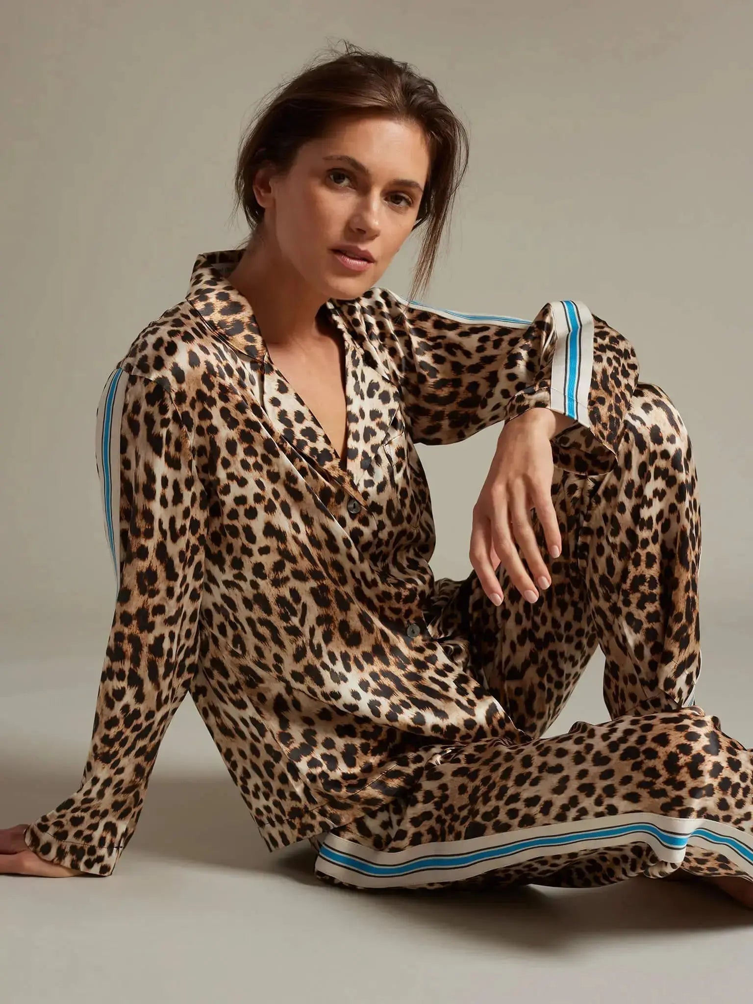 NIGEL CURTISS WOMEN'S LEOPARD SILK PAJAMA SET WITH STRIPE – Nigel