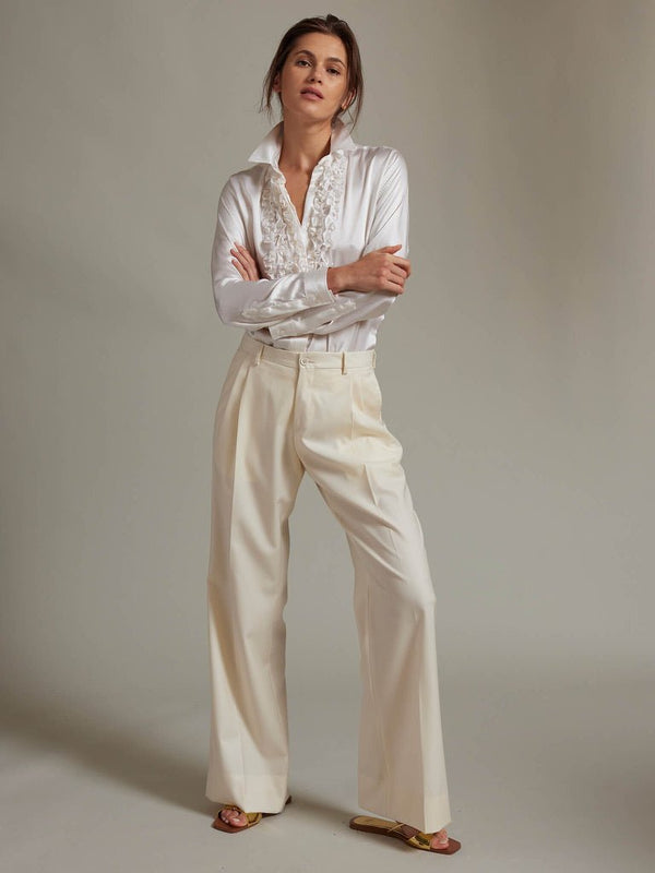 https://www.nigelcurtiss.com/cdn/shop/products/womens-pleated-pant-in-off-white-707774.jpg?v=1699280971&width=600